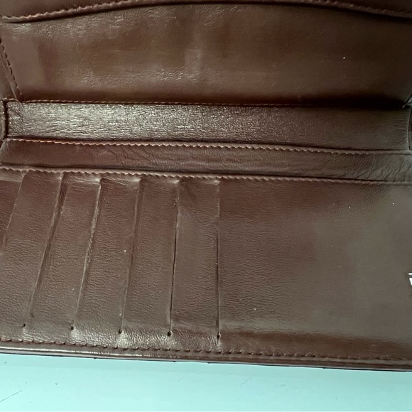 Chanel trifold Authentic- 500 USD/750 Cad - Picture 10 of 14